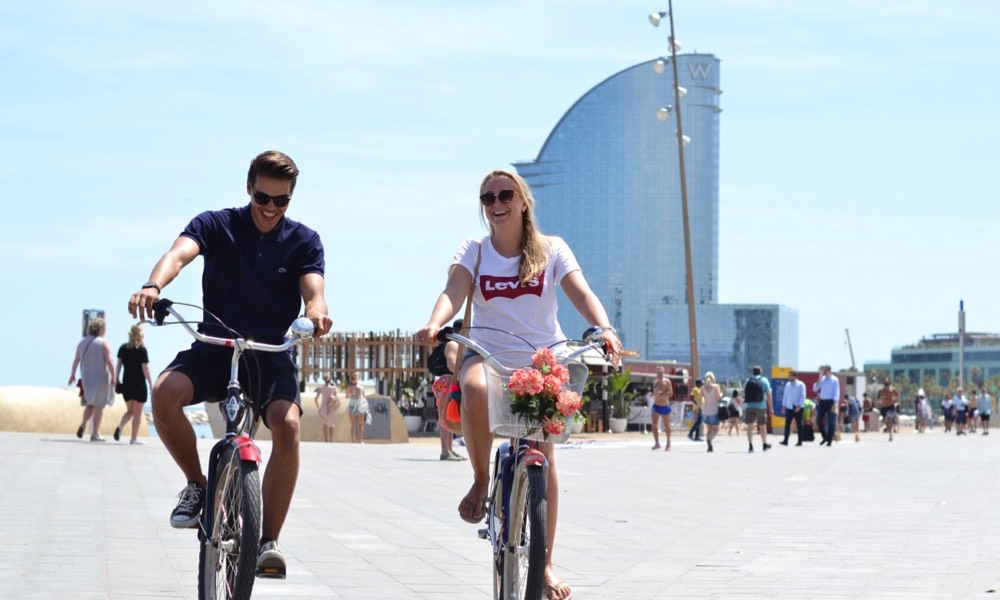 Stelletje mee met onze fiets tour door Barcelona, hotel W